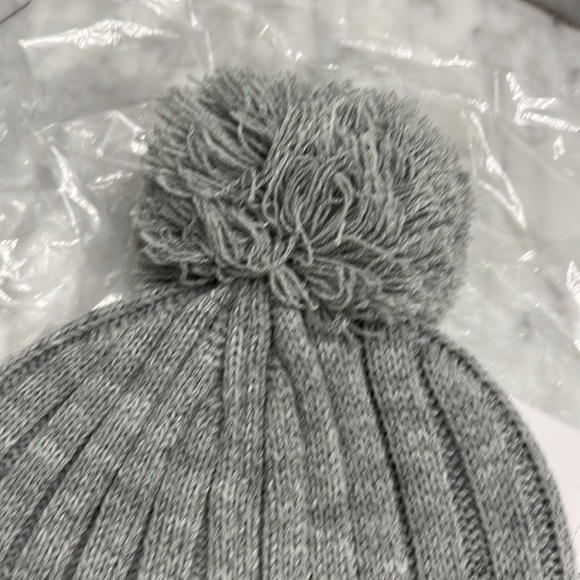 NWT Micheal kors toque / beanie grey with pom - Picture 11 of 12